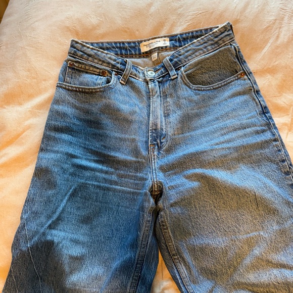 Abercrombie & Fitch Curve Love 90s Relaxed Fit Jeans - Medium - Size 26 Regular - Picture 4 of 8